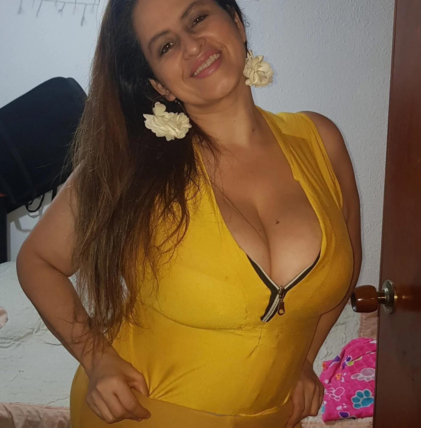 Milf Latina C@rboda Luz Big Tits Coroa no nude image 4