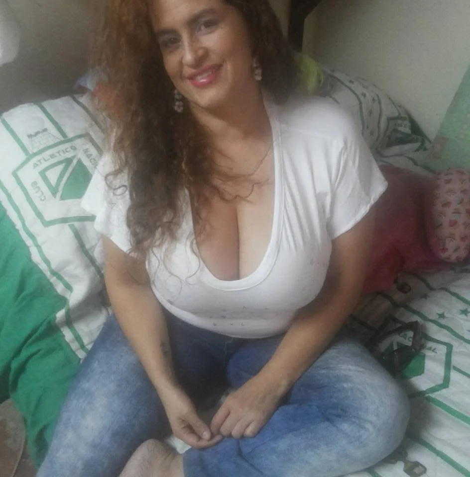 Milf Latina C@rboda Luz Big Tits Coroa no nude image 6