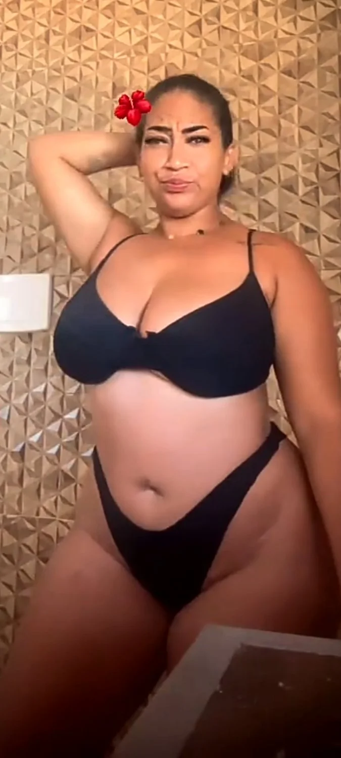 Novinha rabuda delícia image 4