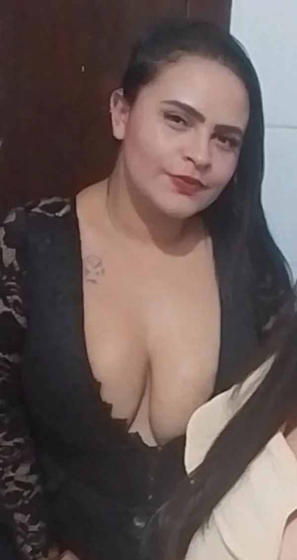 Peituda gostosa image 3
