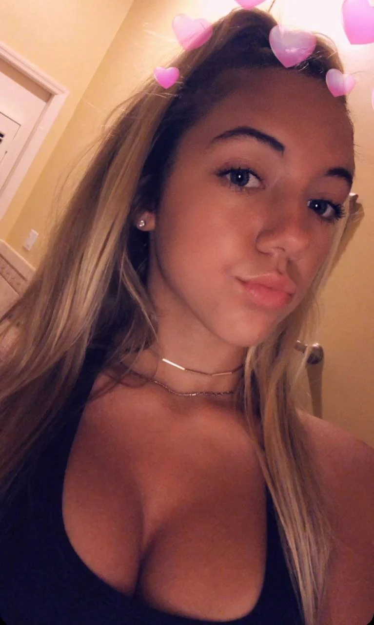 slim thick petite snapchat blonde slut got leaked by her bf image 9