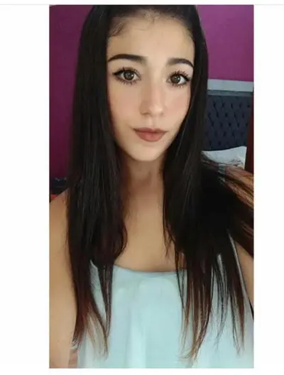 Me siento bonita y muy en el fondo muy cachorra y con ganas de cover image