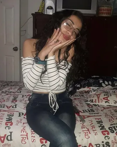 Alexandra Betancourt, jovencita de 19 años de Bogota, Colombia cover image