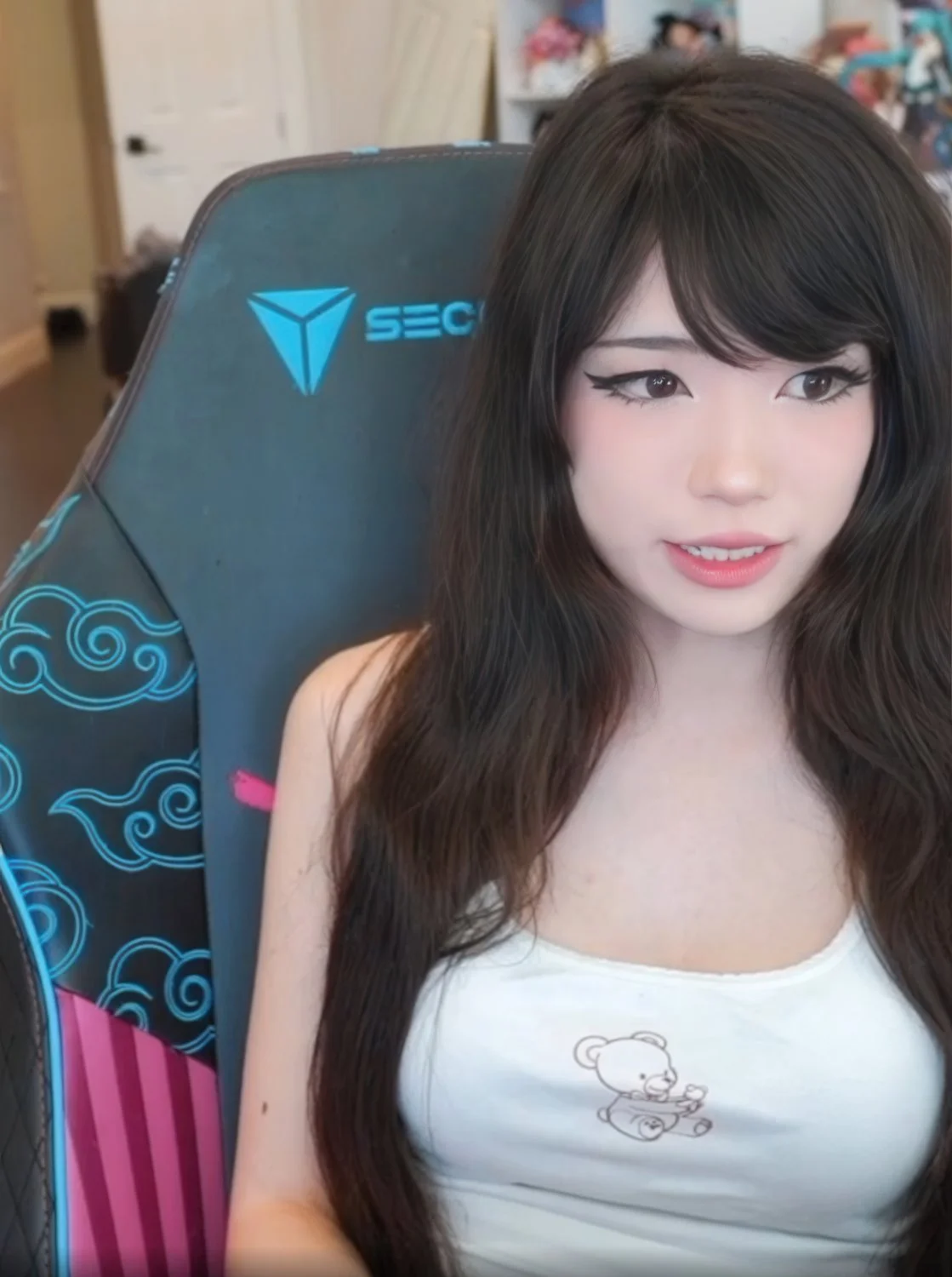 Emi [5] image 22
