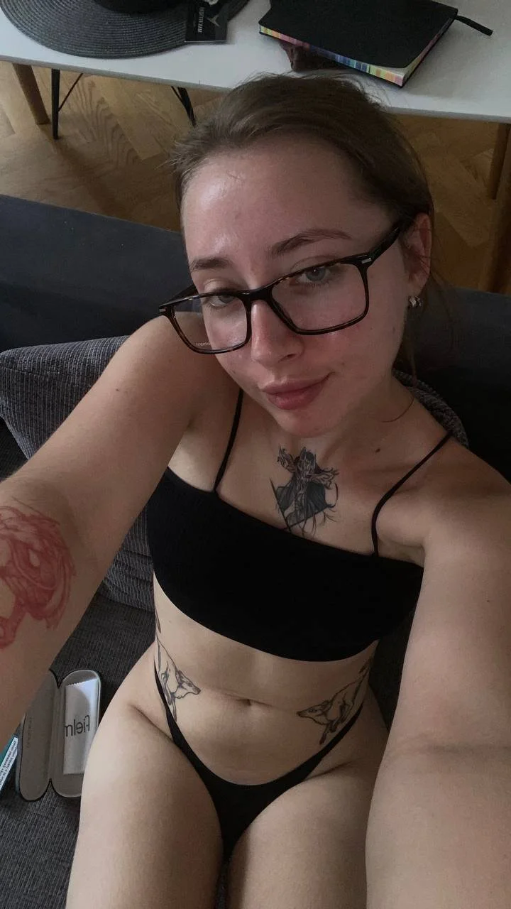Incredibly sexy Teen image 4
