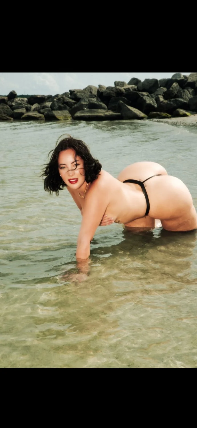 woealexandra image 4