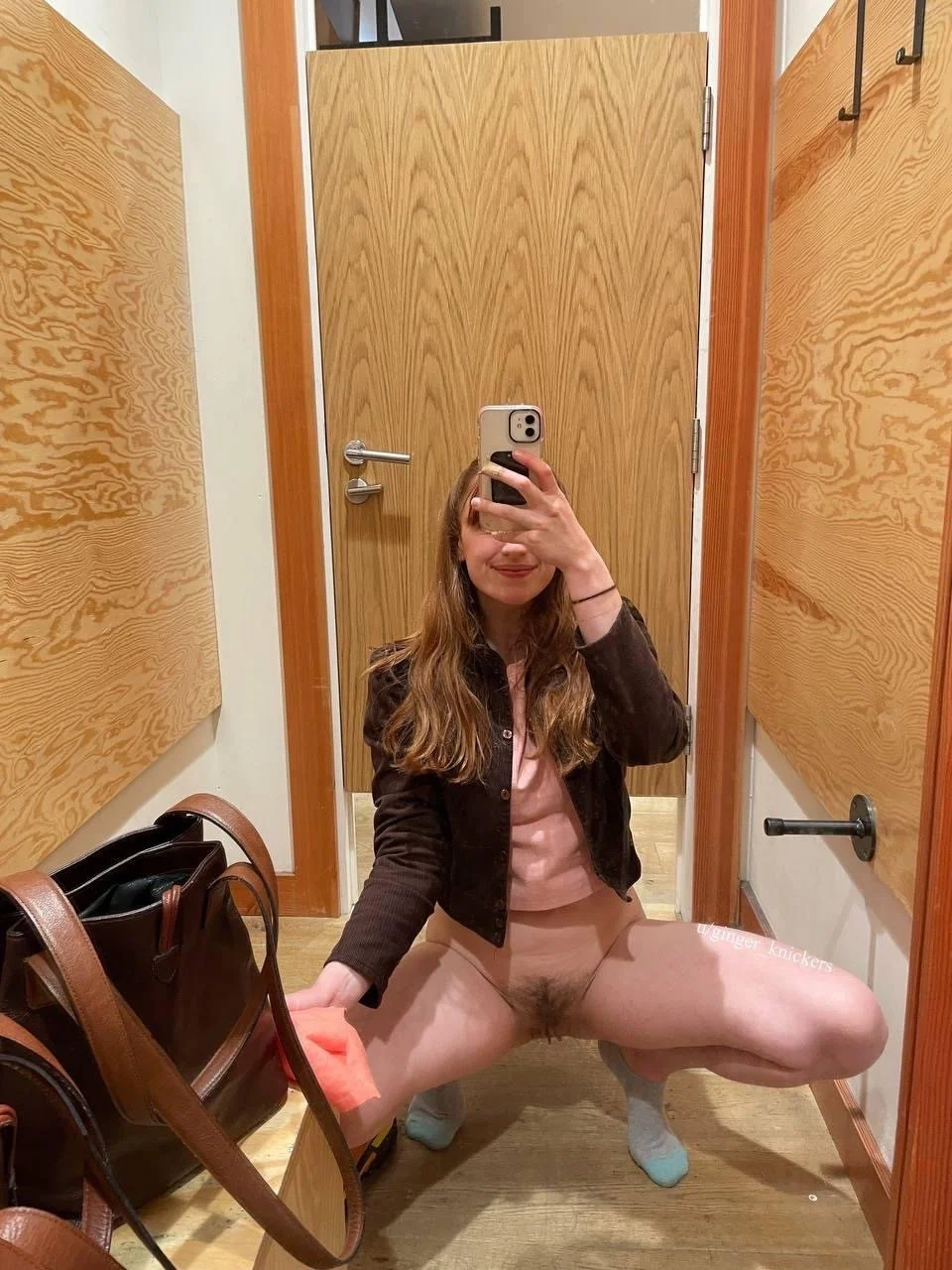 Hot dressing room2 image 31