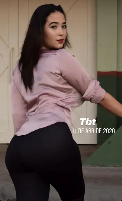 Rainha das putas, querem raio X dela? cover image