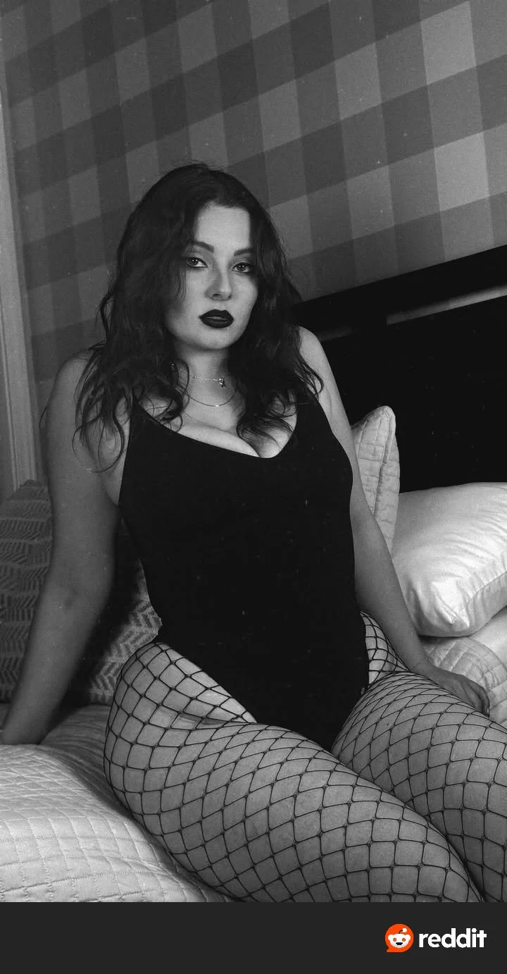 Christina Green is so fucking hot image 12