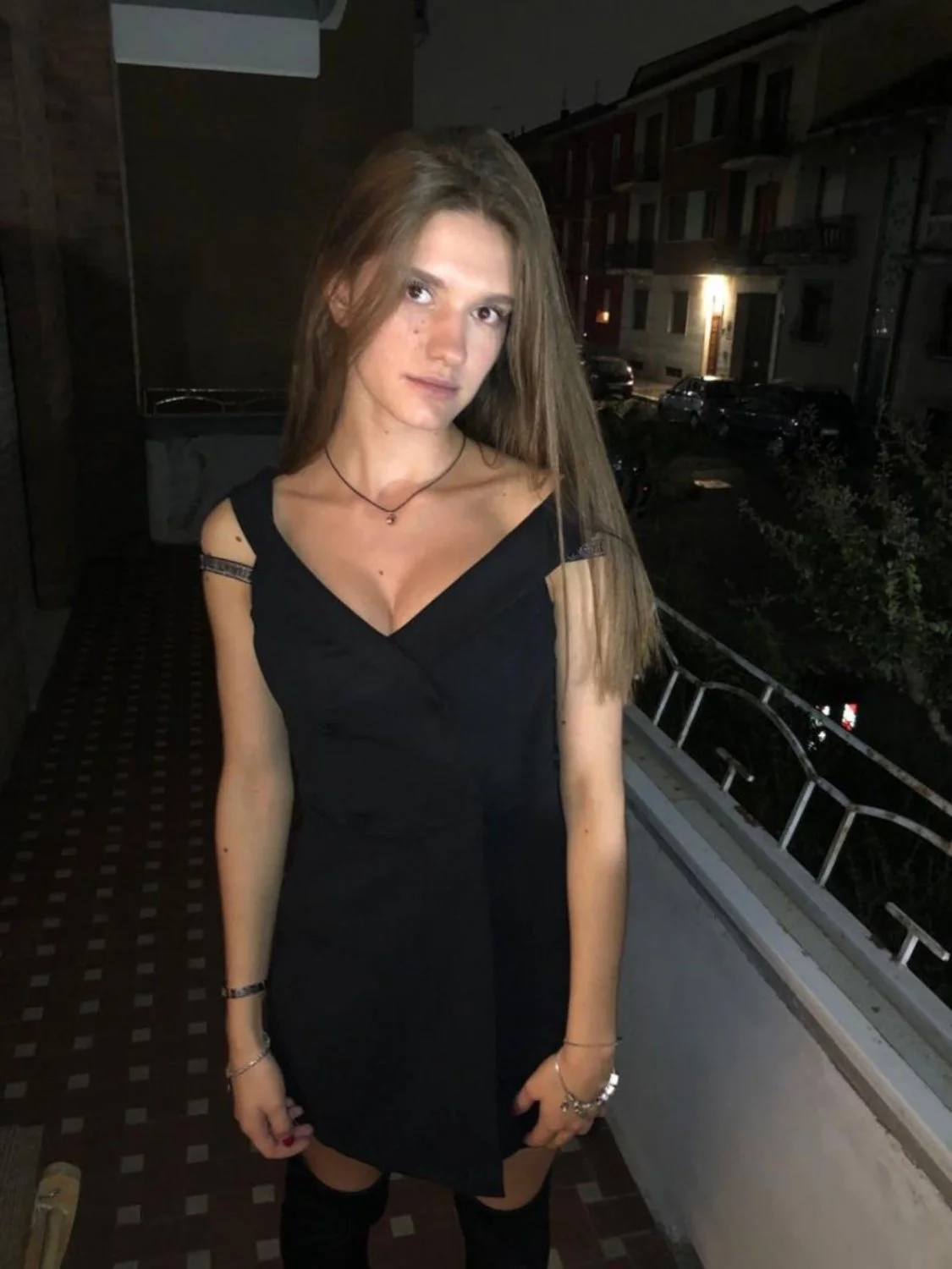 Fit KIK slut, 20, back to show off her amazing tits and wants them covered image 18