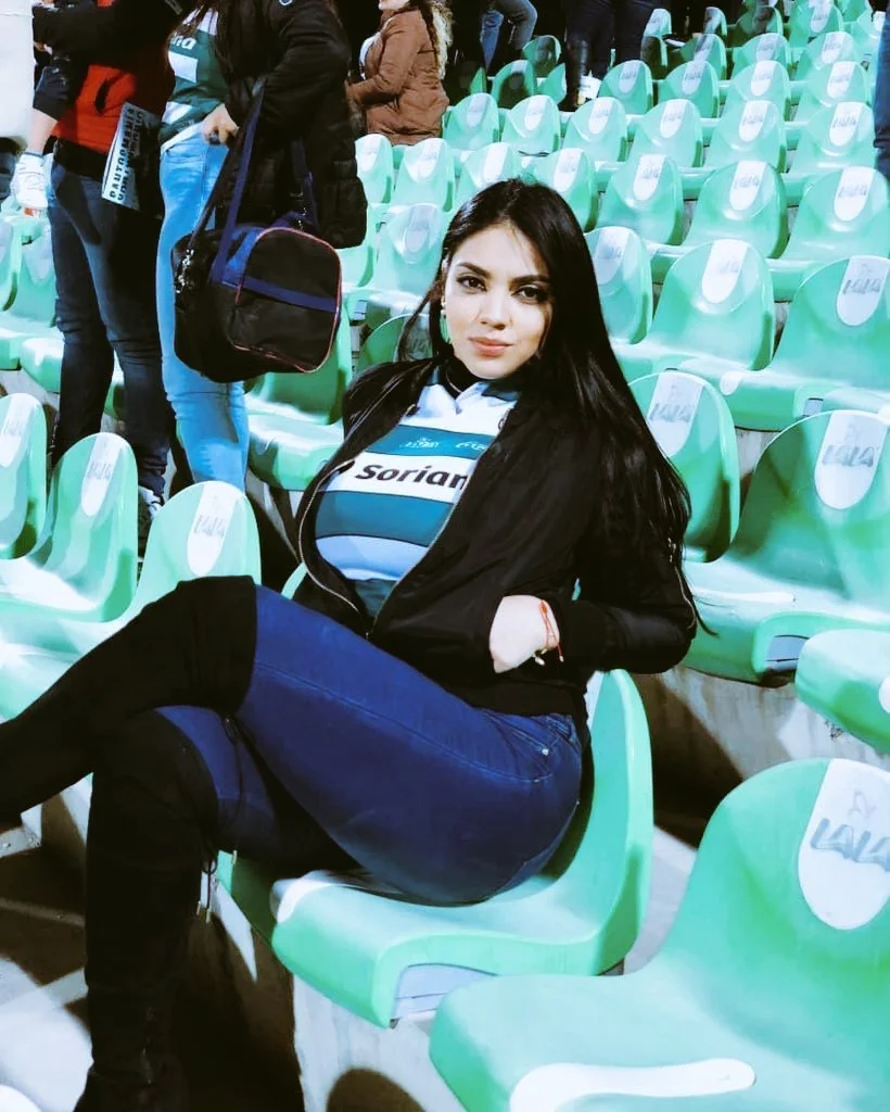 PerlaDeLeón buenísima mexicana aficionada del santos laguna main image