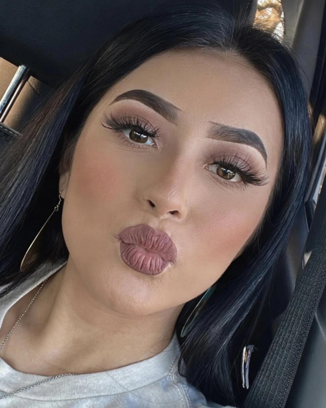 Glossy Lip Latina Trib main image