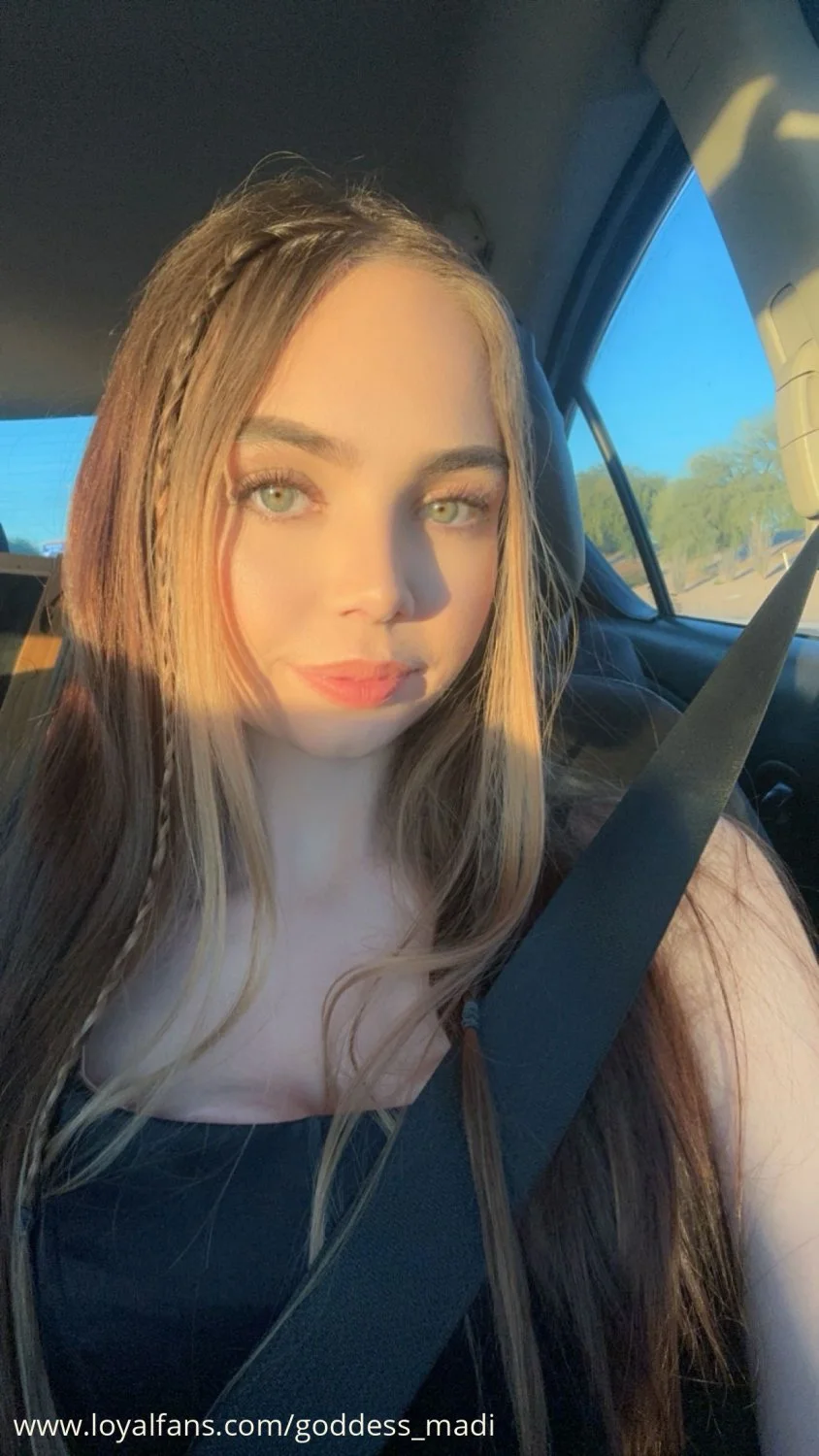 Amateur cutie main image