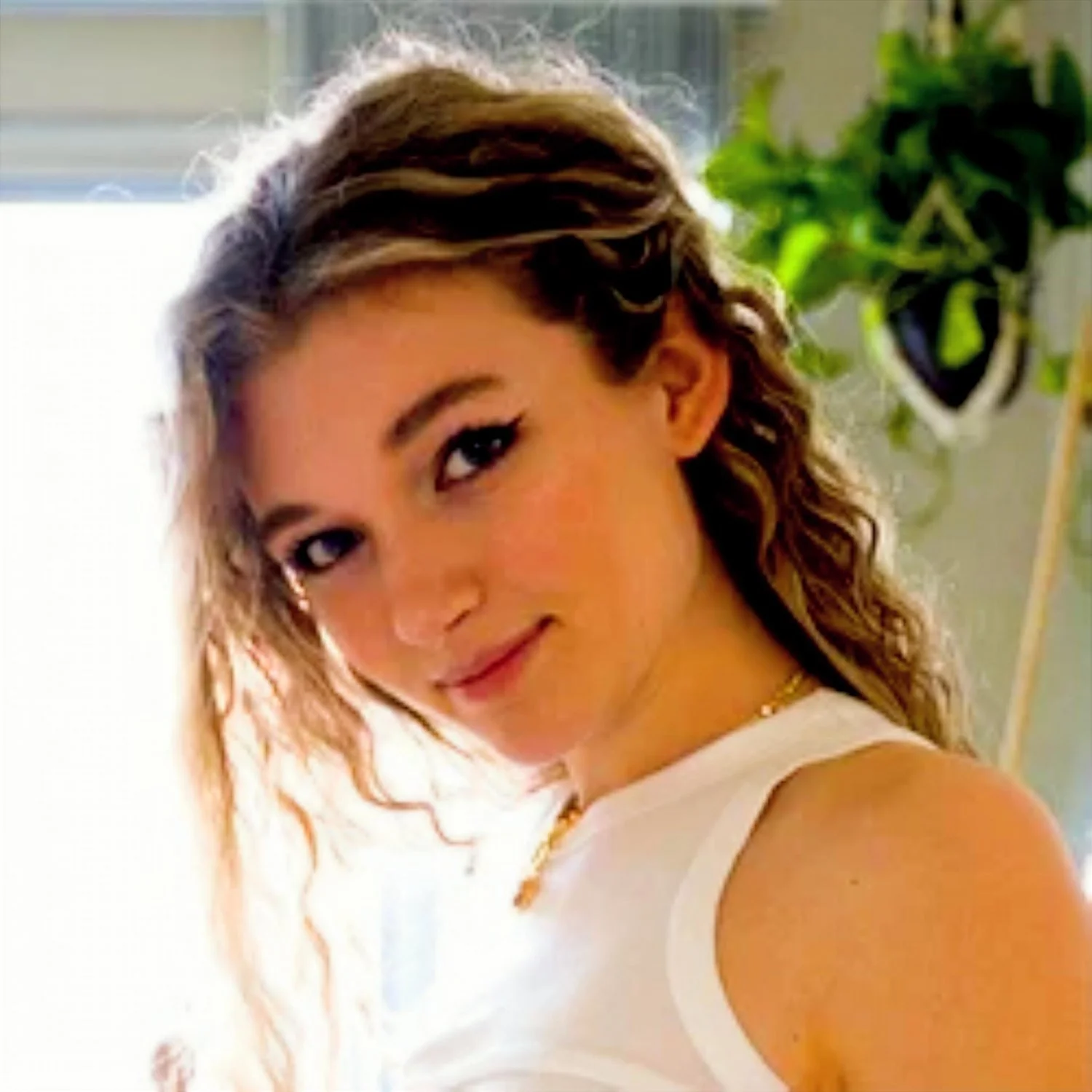 Amateur cutie image 4