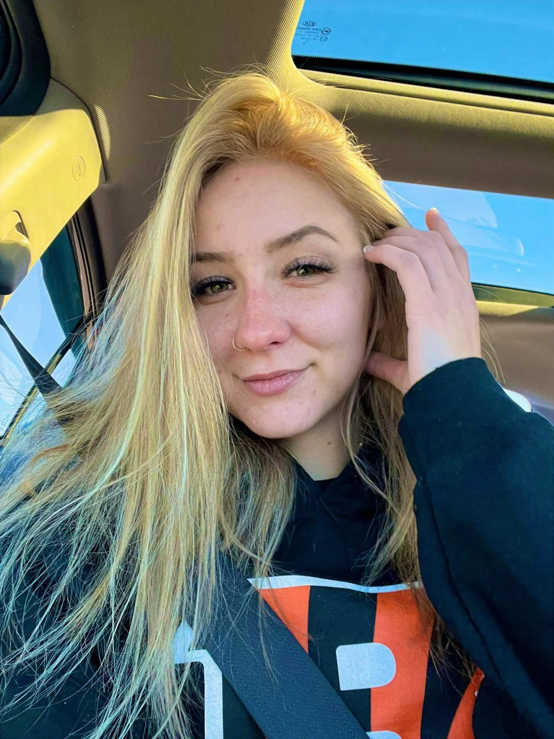 Amateur cutie image 7