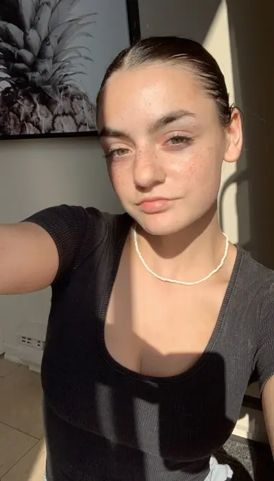Slut Gabrianne, 18, Canada cover image