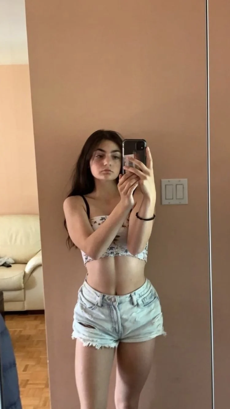 Slut Gabrianne, 18, Canada image 4