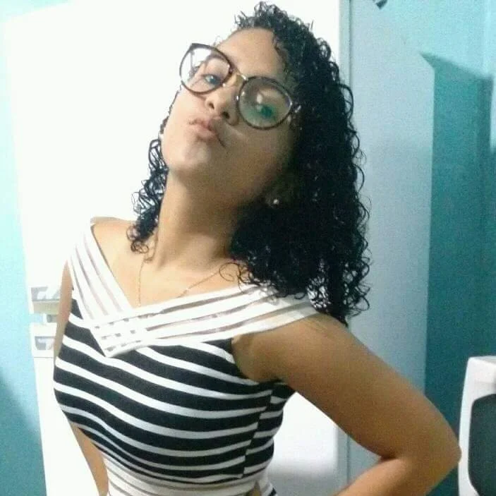 Como acha que deve ser essa crente morena sem nada? image 3