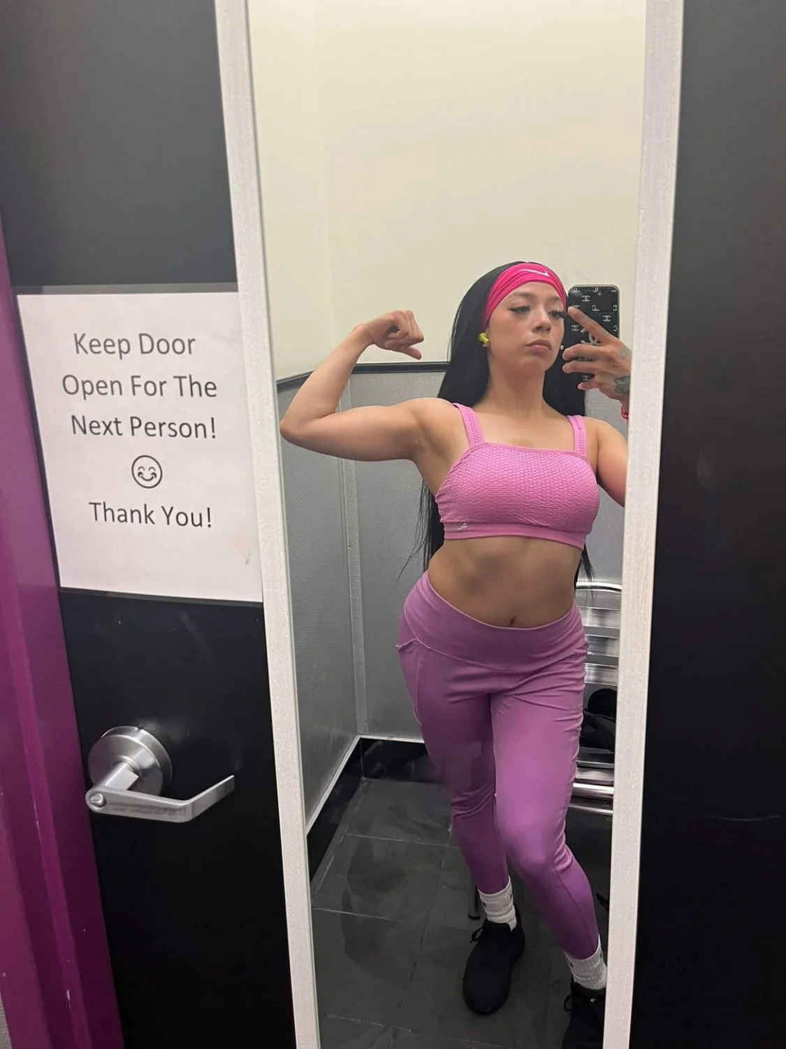 Gym girl Dm For Nudes image 3