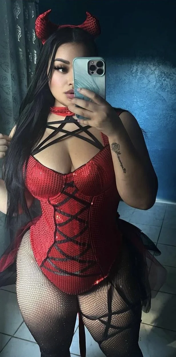 Riverside CA Daniella image 4