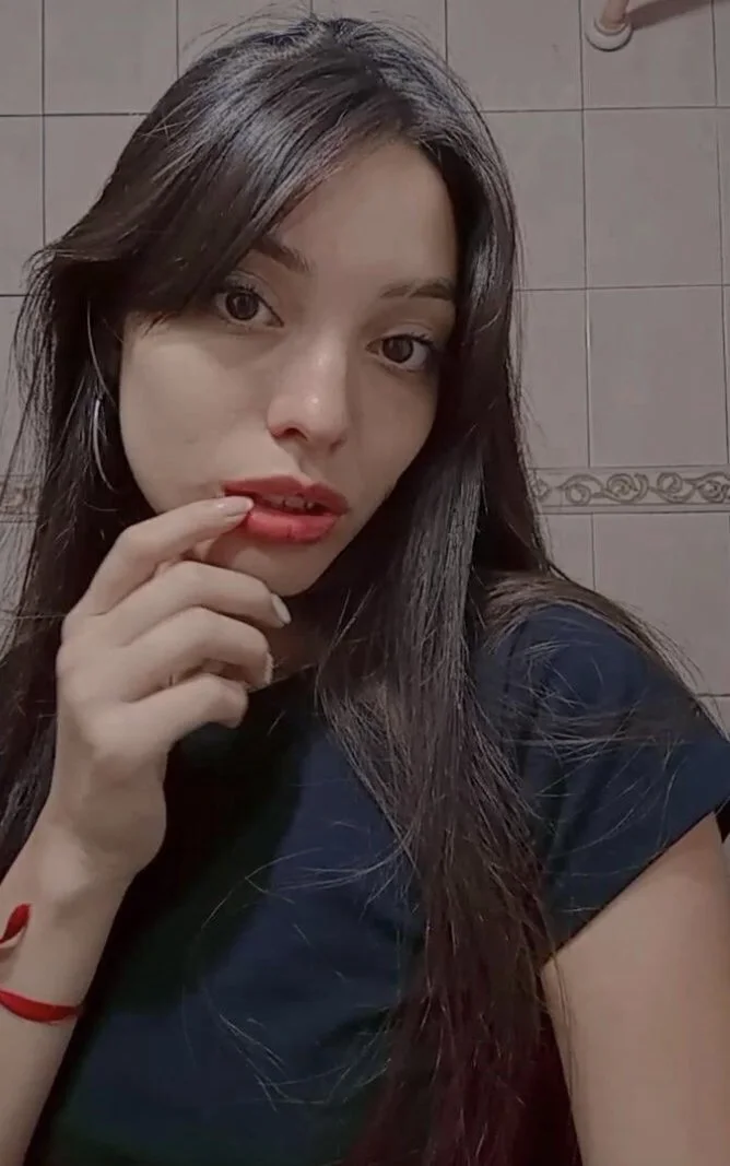 Chica flaquita zorra image 3
