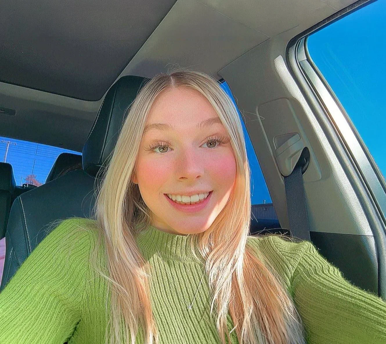 Horny blonde teen fucks her first bbc in the car backseat main image