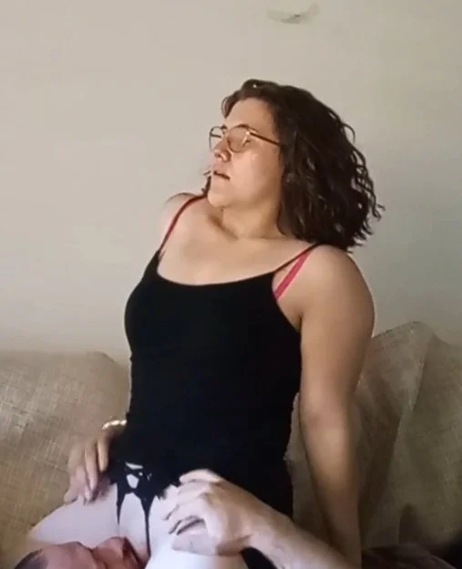 Italian Chubby Pawg Wife shows us her Reverse Cowgirl image 2