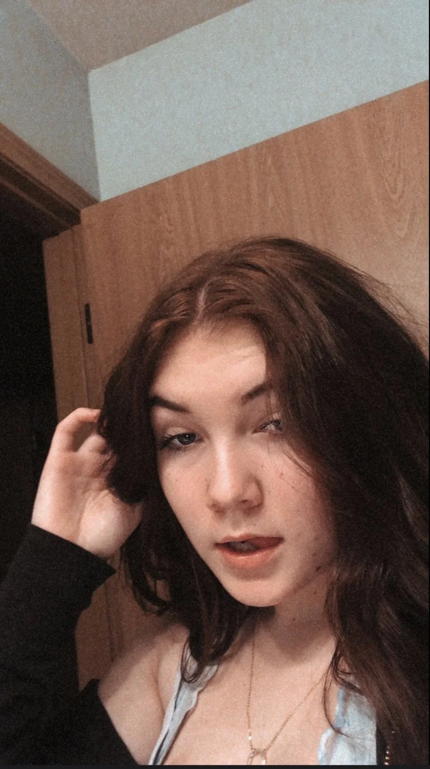 Thick white teen main image