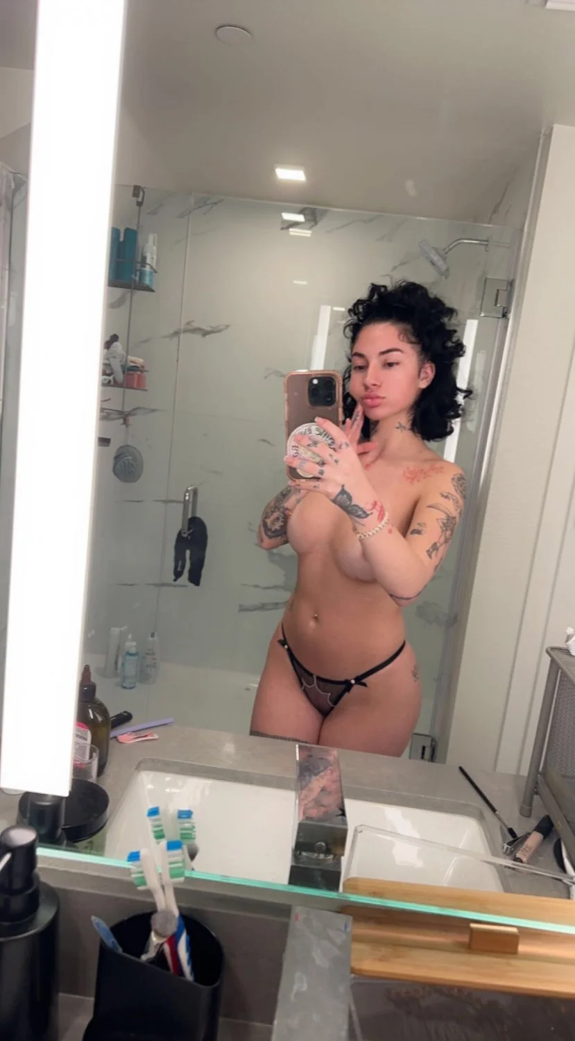 She look like Bhad Bhabie🤔 image 3