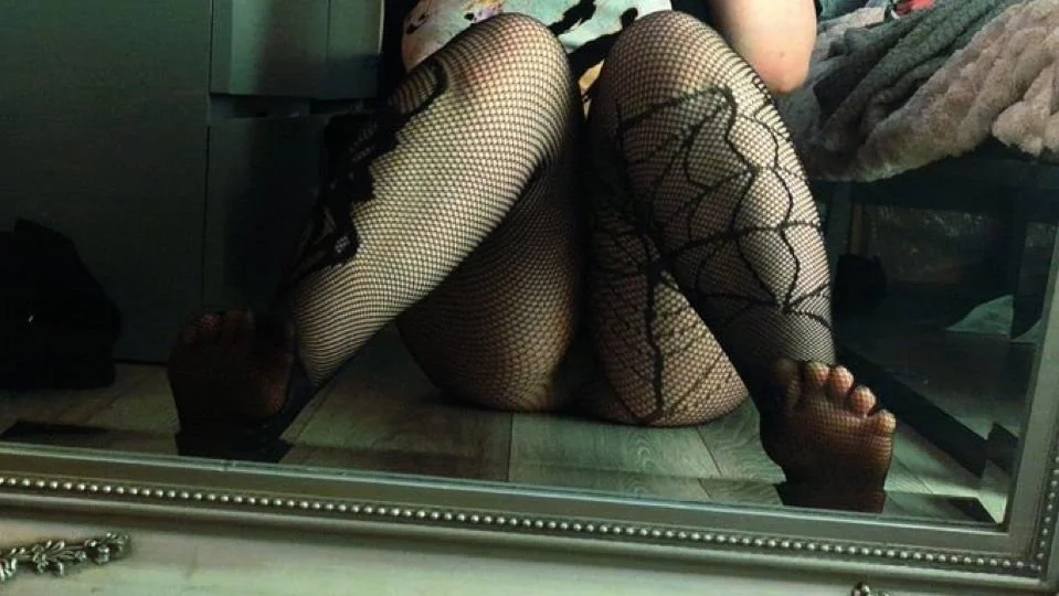 Dm to trade for ex gf nudes image 3