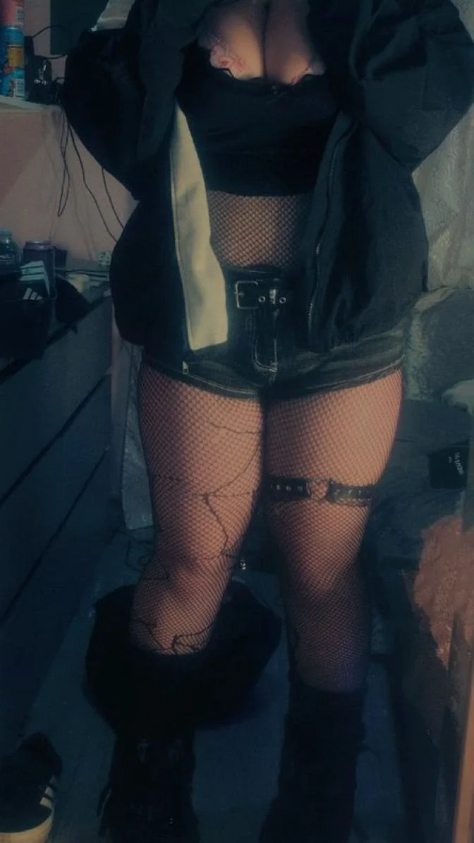 Dm to trade for ex gf nudes image 4