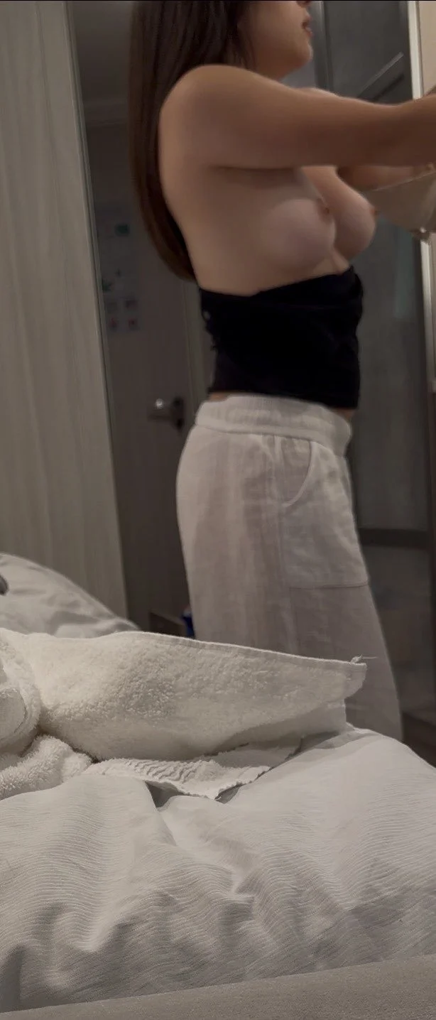 Slut Liliana loves to be seen image 3