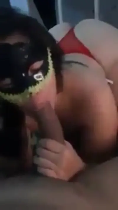 Gorda trola le pagan y se pone a chupar la pija 🔥 cover image