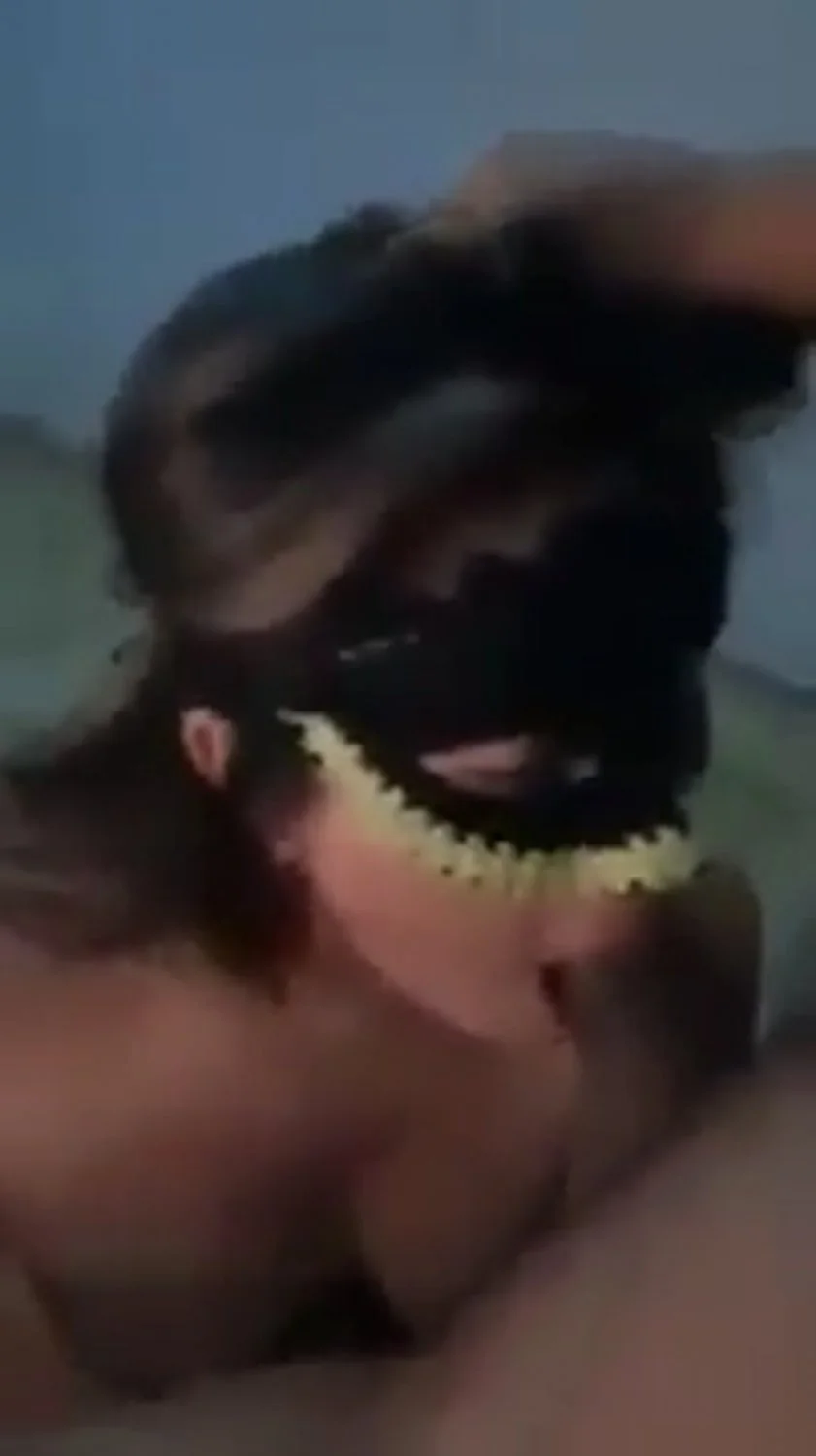 Gorda trola le pagan y se pone a chupar la pija 🔥 image 23