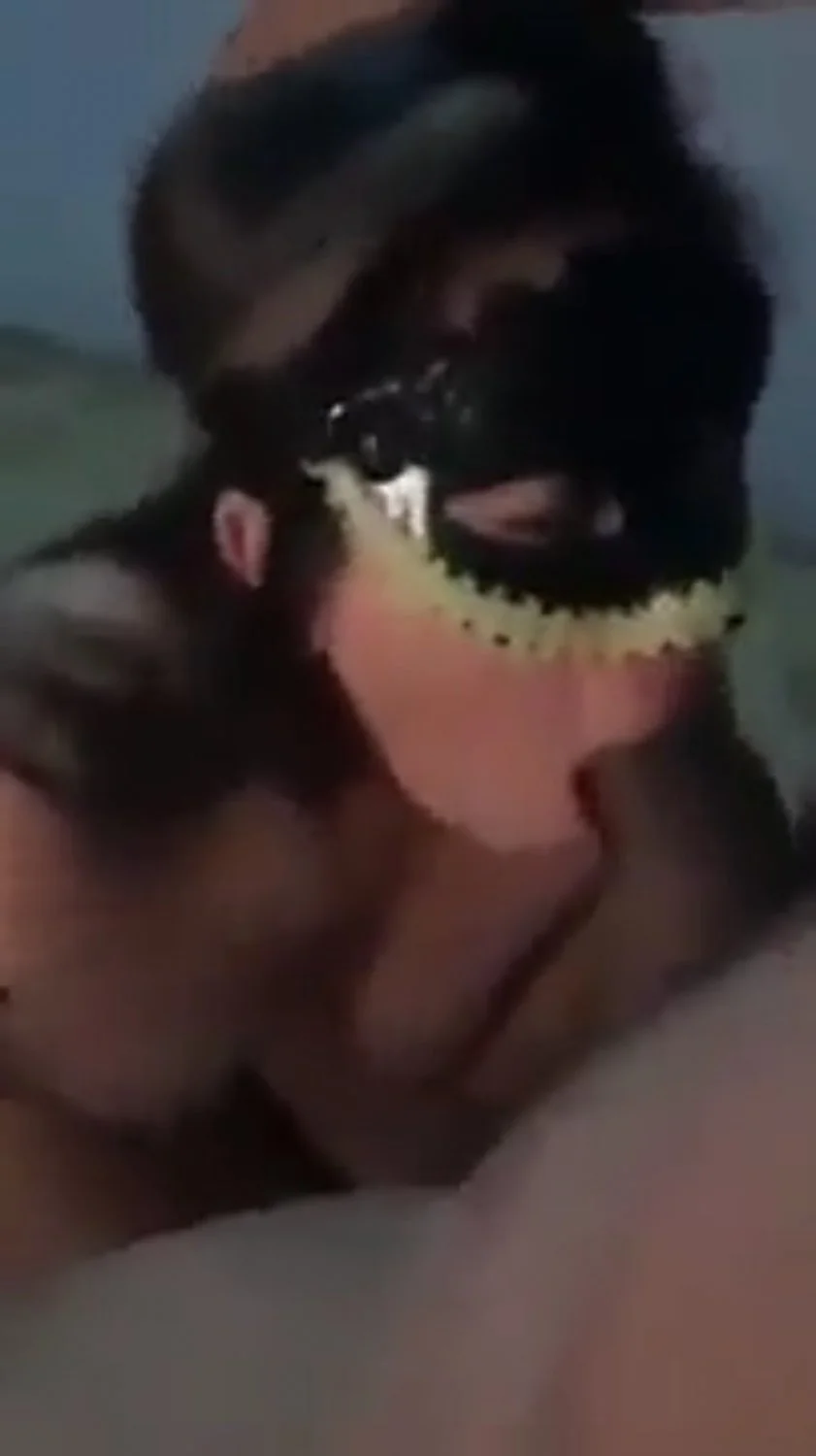 Gorda trola le pagan y se pone a chupar la pija 🔥 image 39