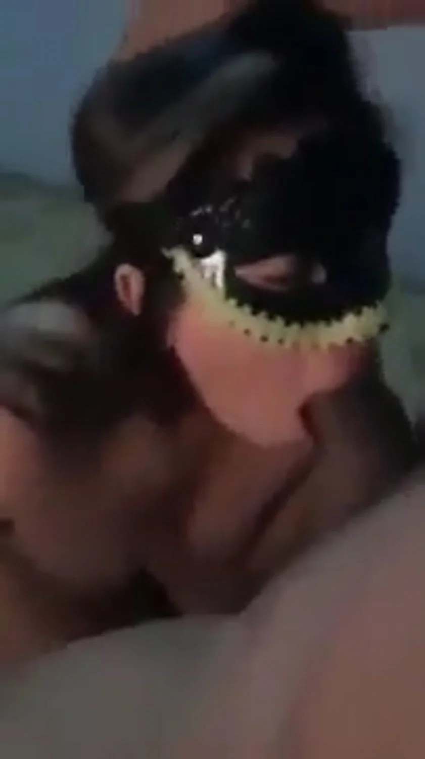 Gorda trola le pagan y se pone a chupar la pija 🔥 image 42