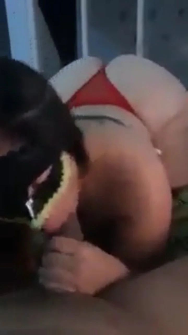 Gorda trola le pagan y se pone a chupar la pija 🔥 image 5