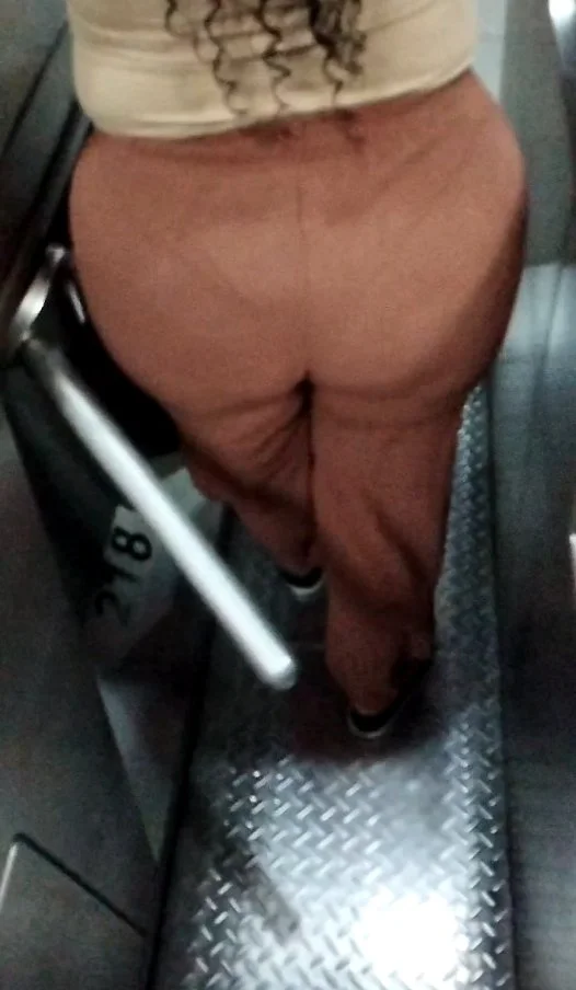 flagra gordinha rabuda no metro image 4