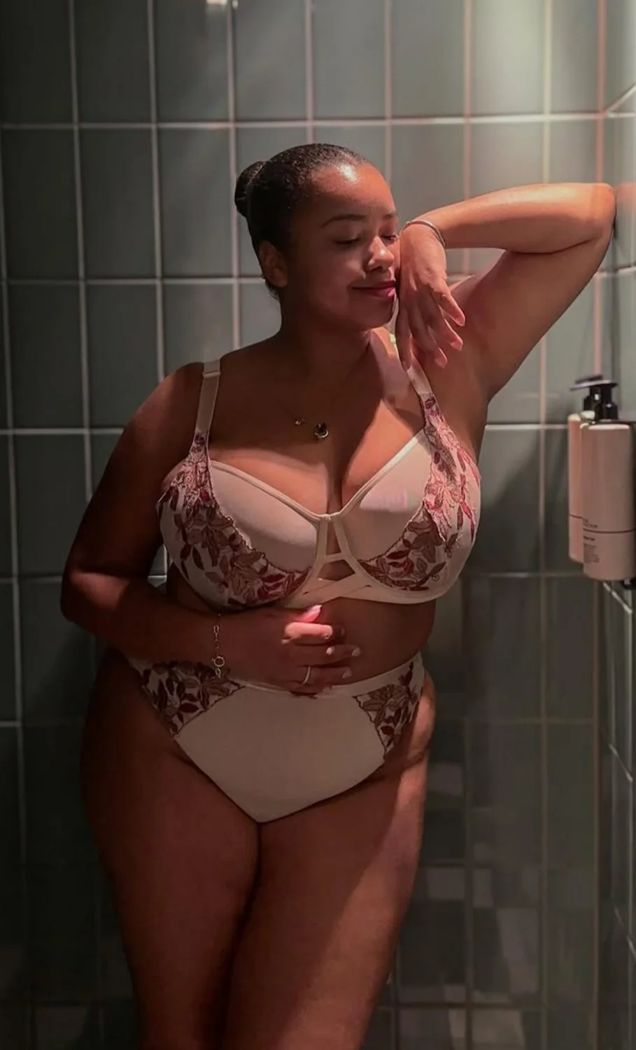 Jessica , mannequin taille plus qui vous en offre vraiment plus image 27