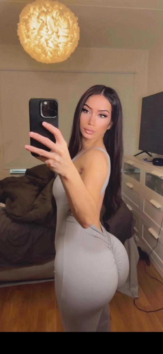 Fit girl=fat ass😵‍💫🍑🍑🍑🍑 image 32