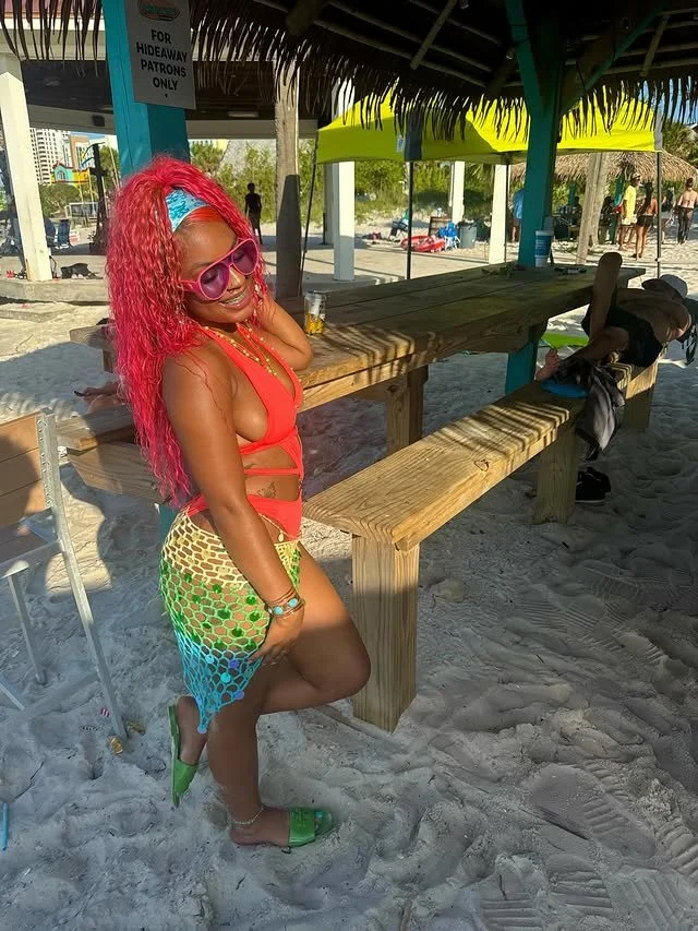 Hot ebony slut p3 image 1