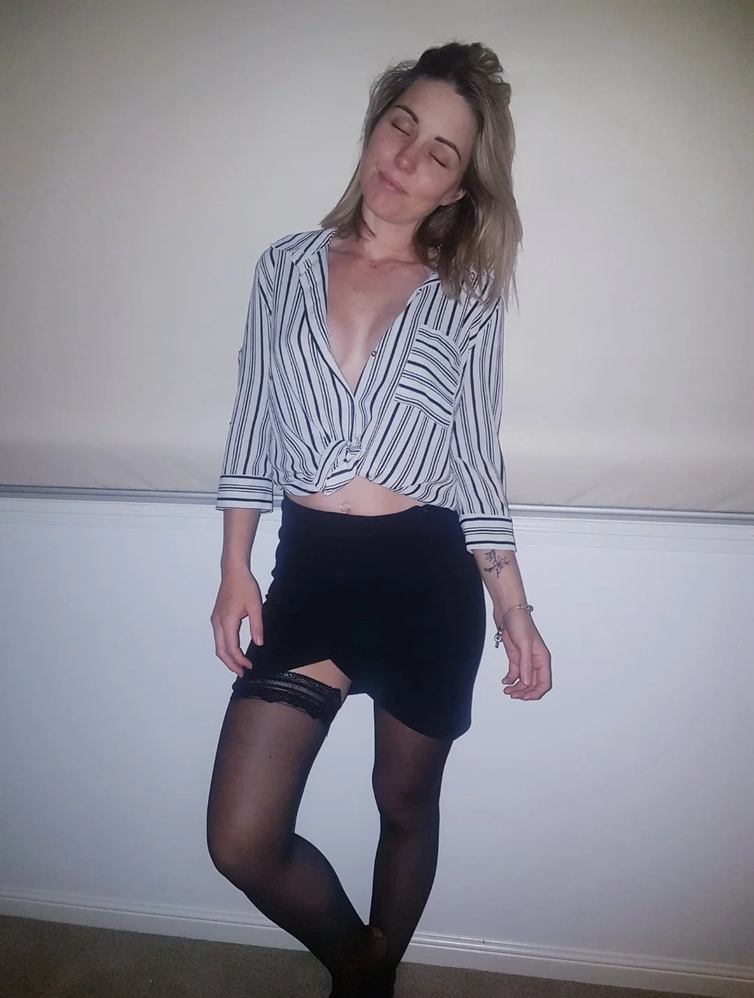 Innocent Aussie MILF Tries a Cock image 1