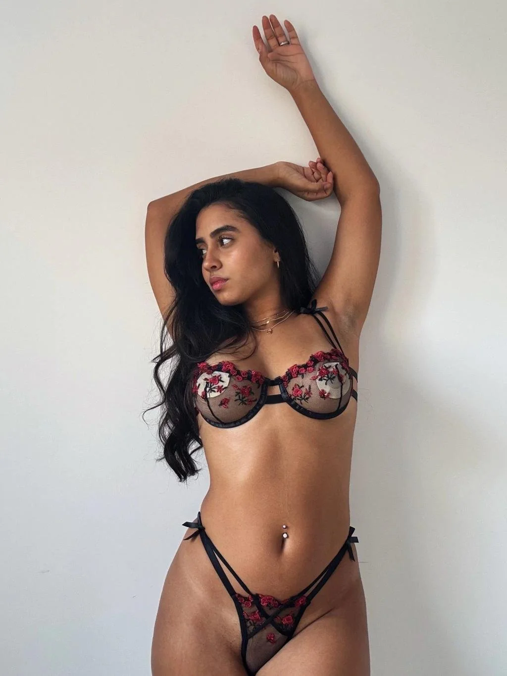 gostosa de loja de lingerie image 2