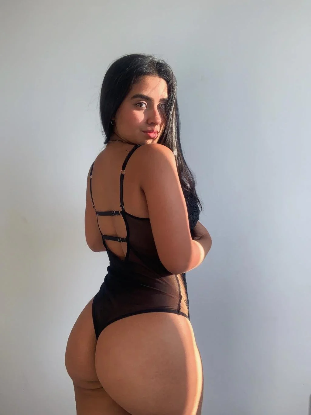gostosa de loja de lingerie image 3