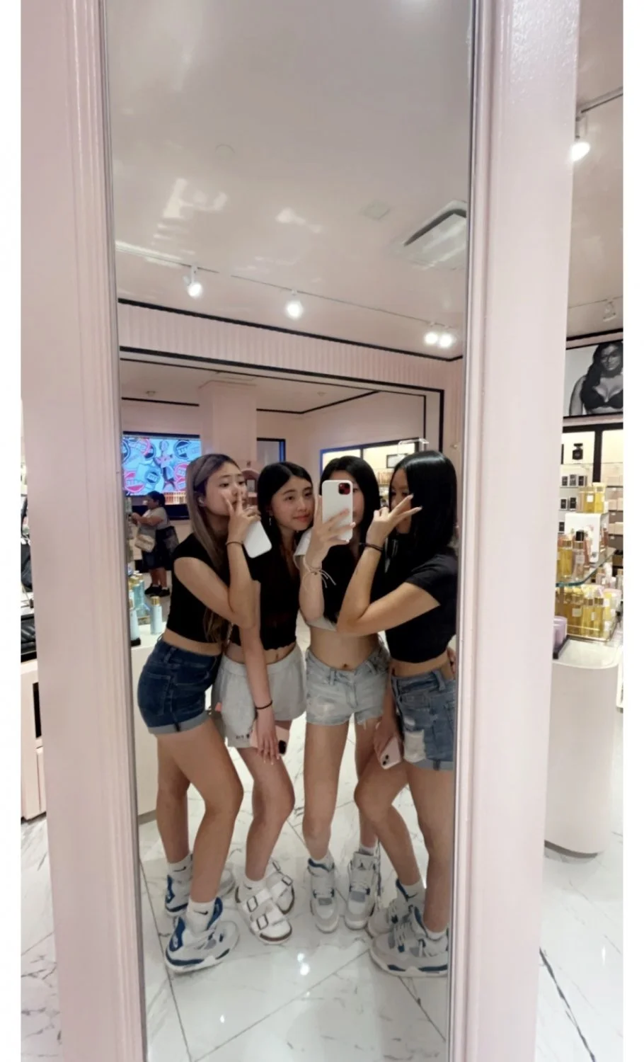 Asian baddie image 13