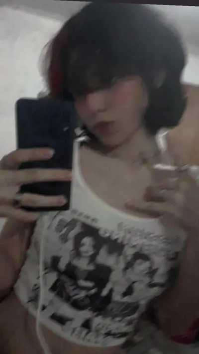 Gótica putinha boqueteira criou outro insta de tanto ser vazada cover image