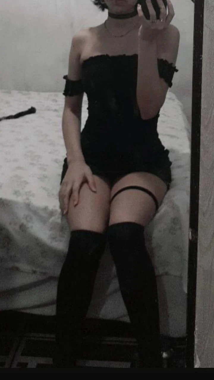 Gótica putinha boqueteira criou outro insta de tanto ser vazada image 10