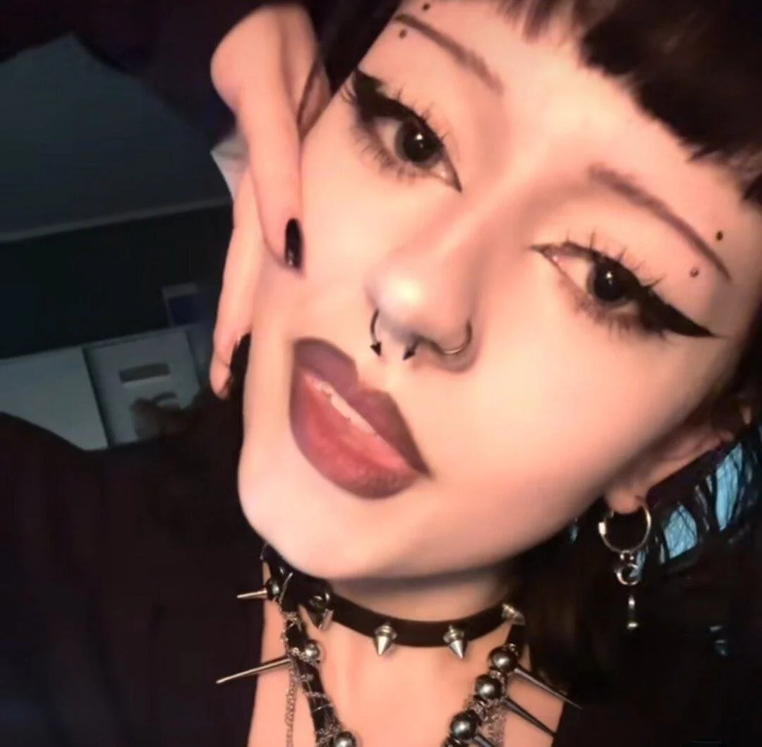 Cute goth Anabel image 24