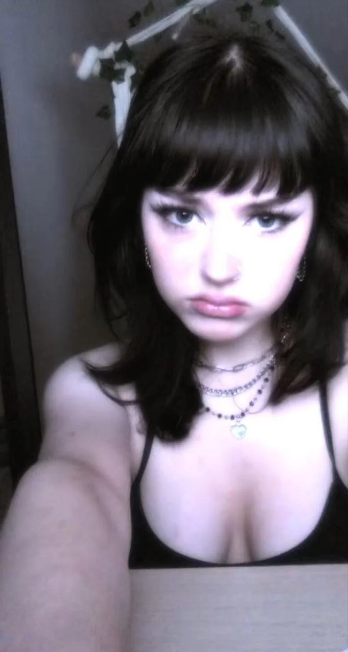 Cute goth Anabel image 25