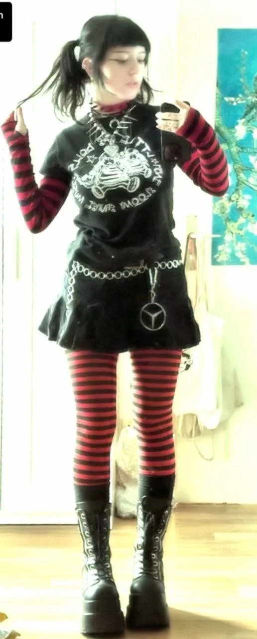 Cute goth Anabel image 26